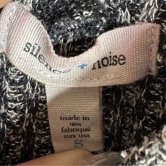 Gray Sleeveless Knit Crop Top - Picture 4 of 5